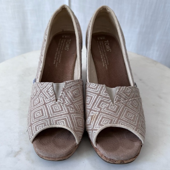 TOMS Classic Tan Fabric Cork Wedges Shoes Sandals Size 6.5 - Picture 2 of 7